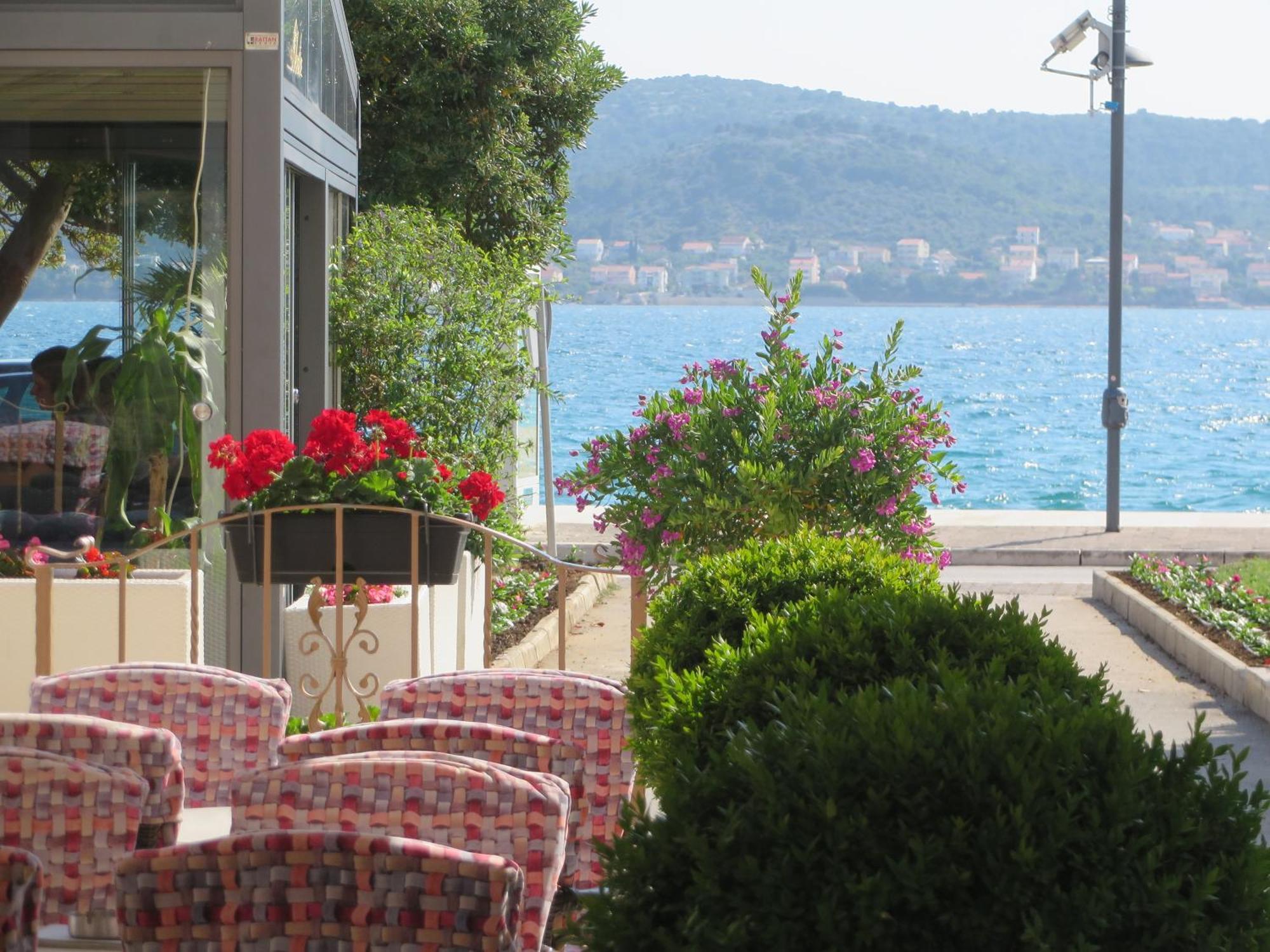 Filipovic Apartments With Pool Biograd Na Moru Eksteriør billede