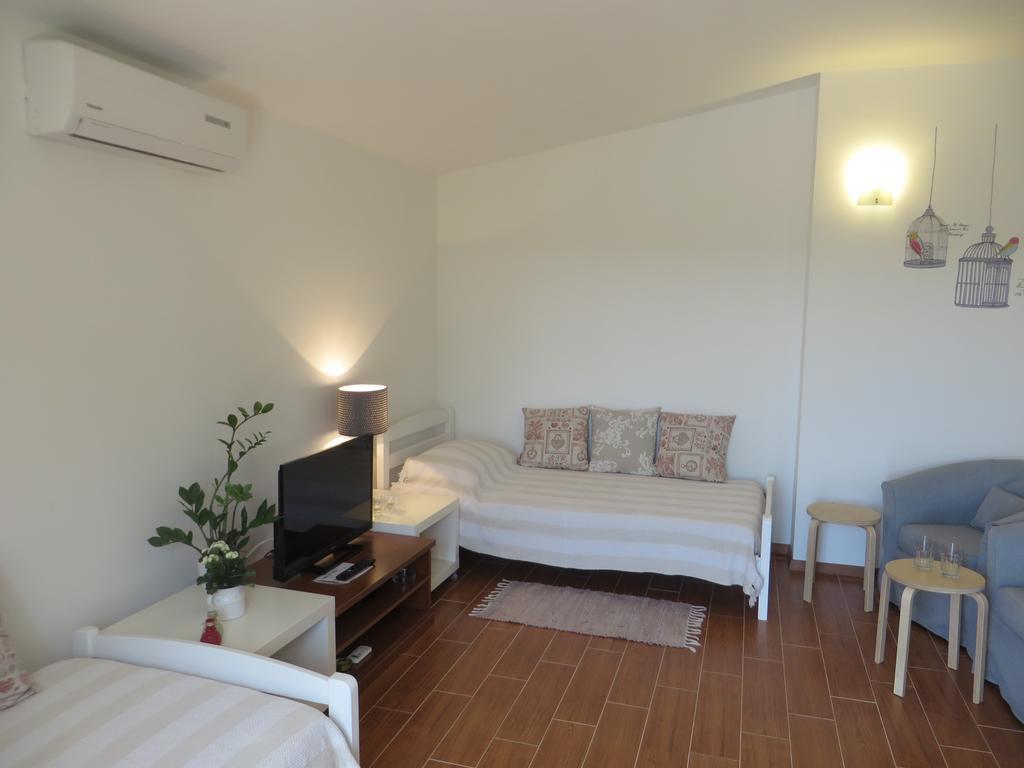Filipovic Apartments With Pool Biograd Na Moru Eksteriør billede