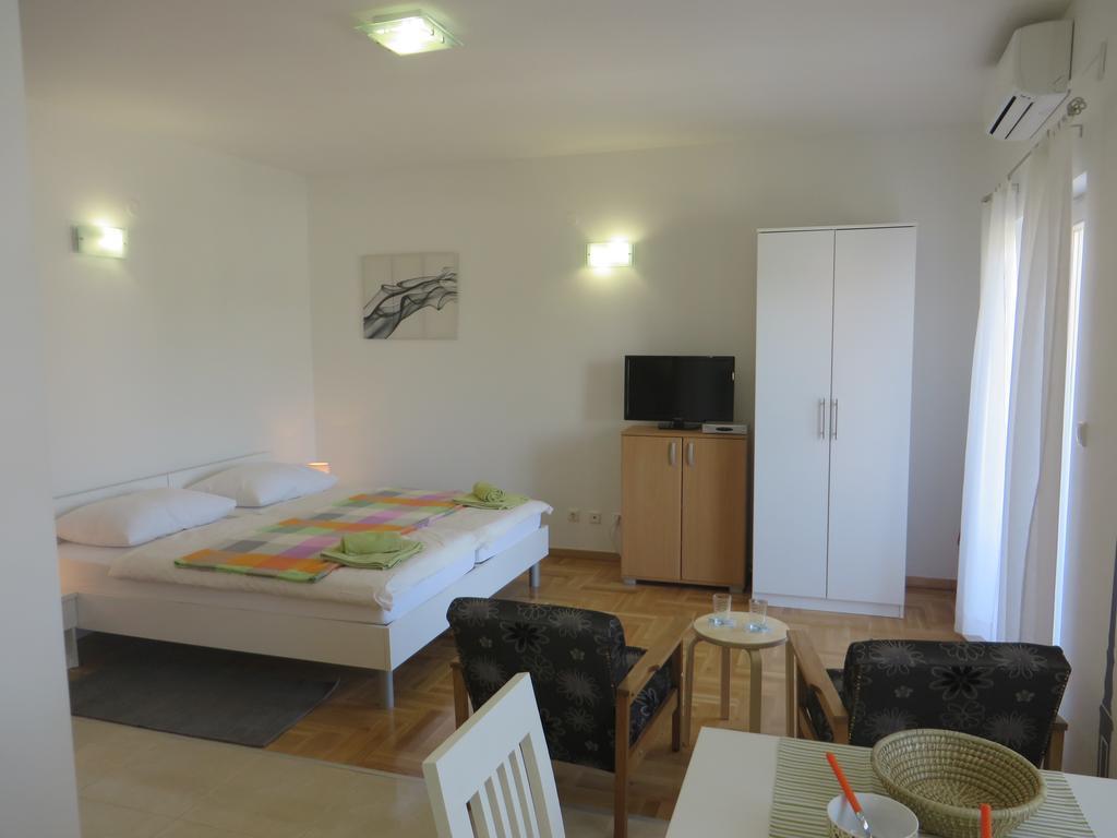 Filipovic Apartments With Pool Biograd Na Moru Eksteriør billede