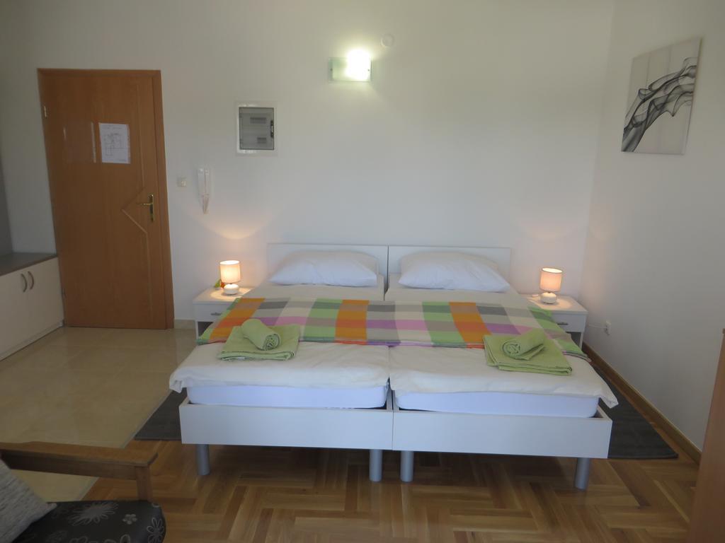 Filipovic Apartments With Pool Biograd Na Moru Eksteriør billede