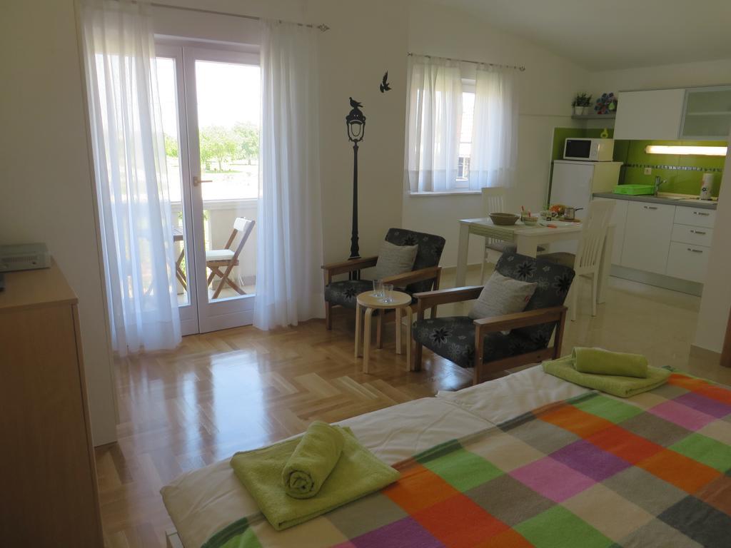 Filipovic Apartments With Pool Biograd Na Moru Eksteriør billede