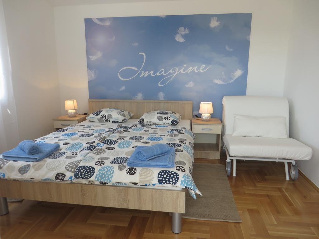Filipovic Apartments With Pool Biograd Na Moru Eksteriør billede