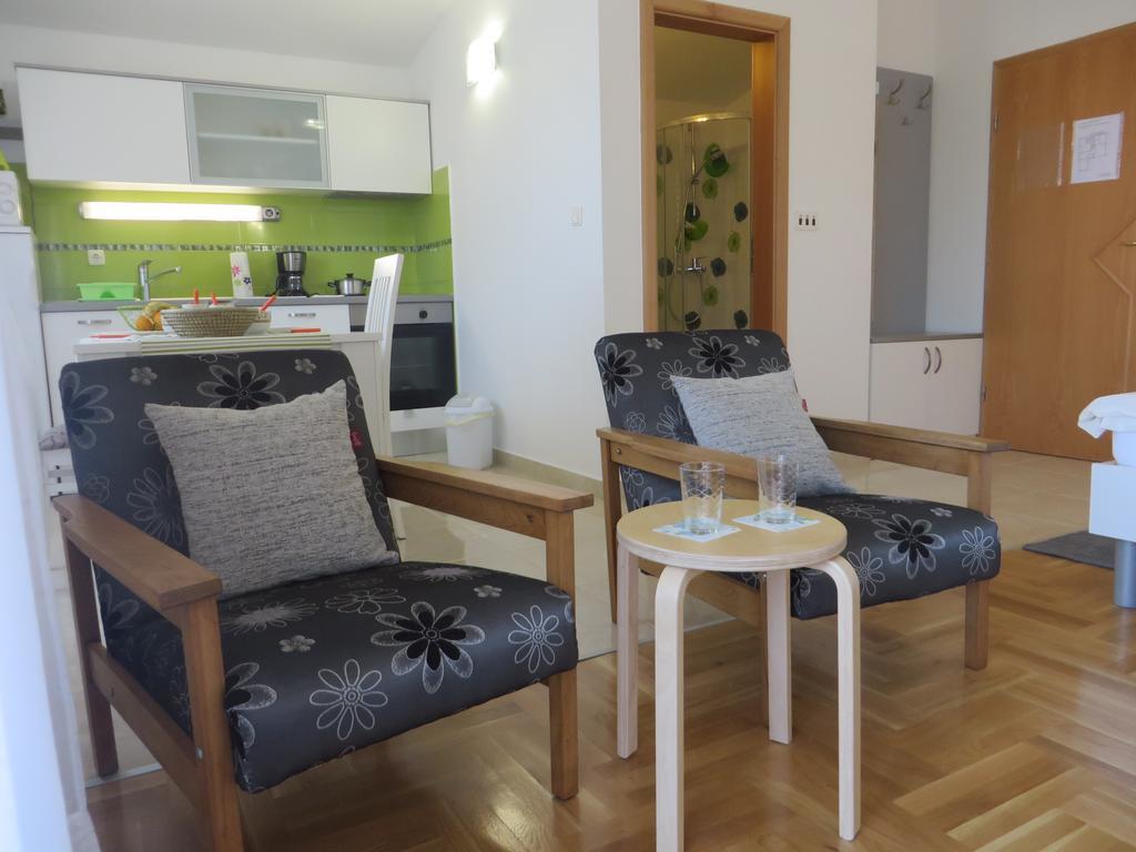 Filipovic Apartments With Pool Biograd Na Moru Eksteriør billede