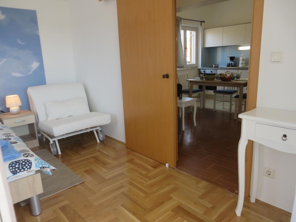 Filipovic Apartments With Pool Biograd Na Moru Eksteriør billede