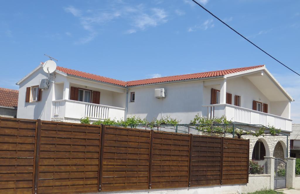 Filipovic Apartments With Pool Biograd Na Moru Eksteriør billede
