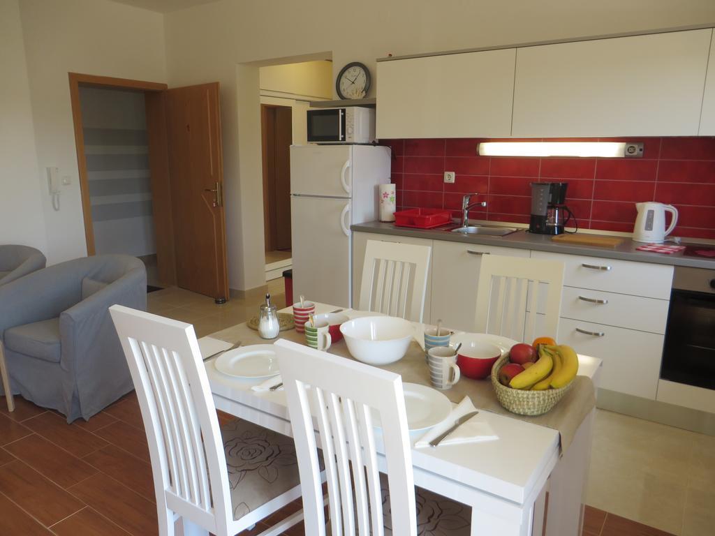 Filipovic Apartments With Pool Biograd Na Moru Eksteriør billede